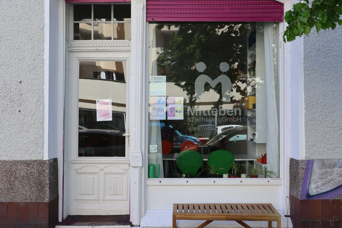Eingang der Mitleben & Teilhabe gGmbH in der Feurigstraße